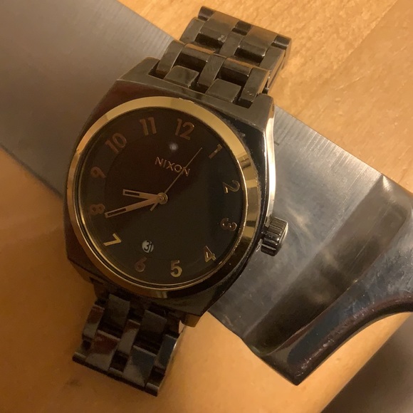 Men’s Nixon Own It Monopoly watch. - Picture 2 of 4